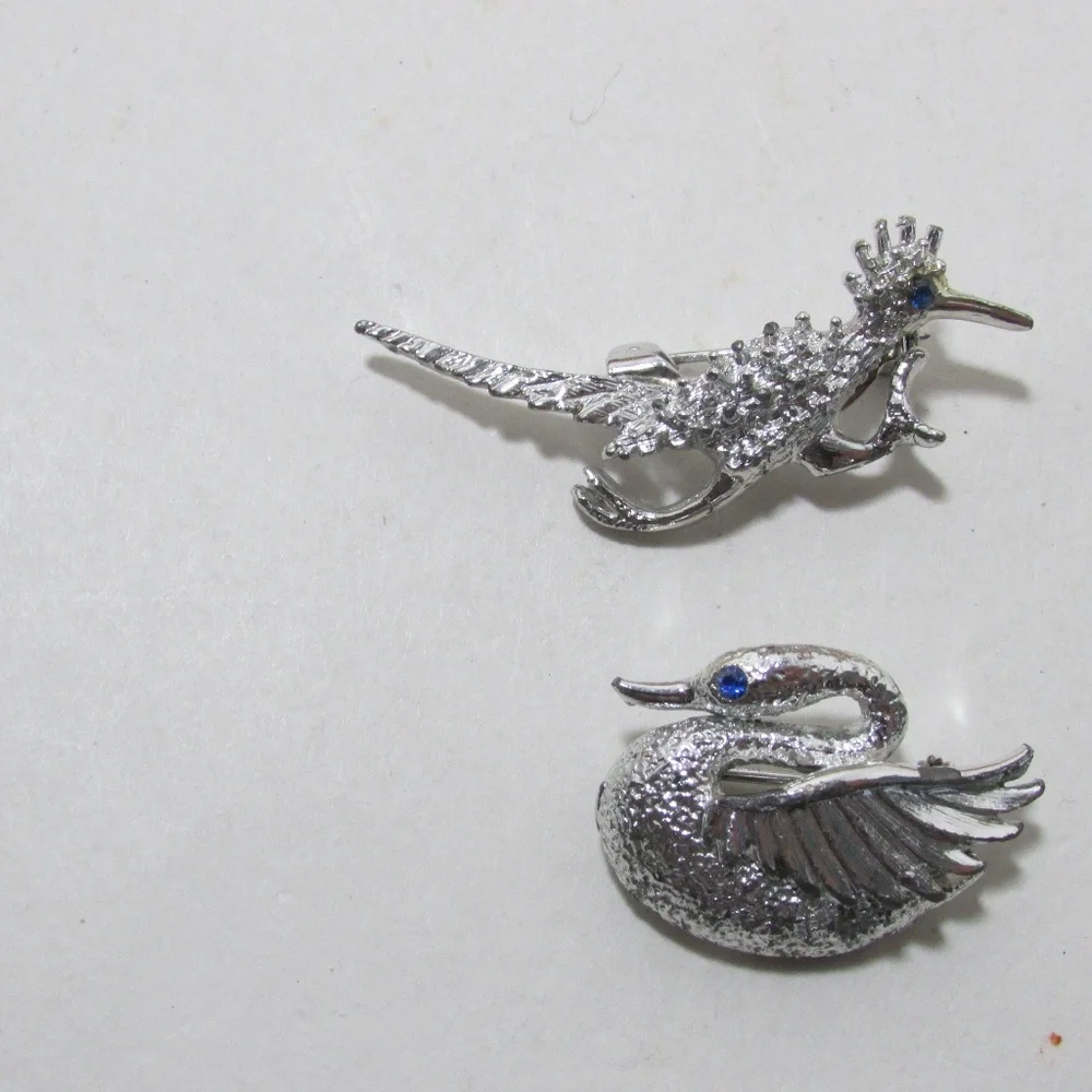 Vintage silver tone‎ pins brooch Gerry Swan blue eye + Roadrunner